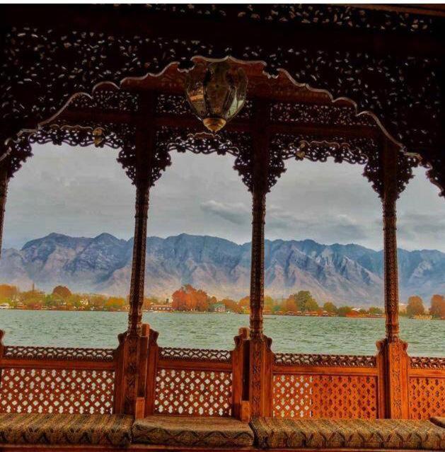 Yadgaar Houseboats Srīnagar Exterior foto