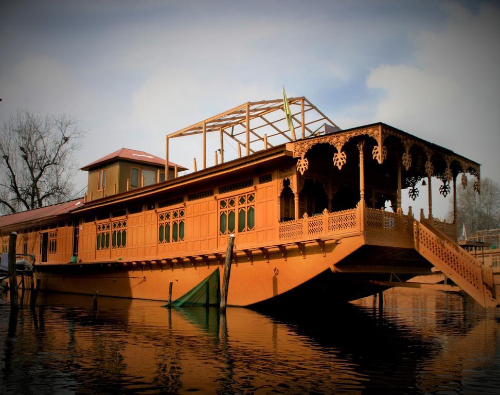 Yadgaar Houseboats Srīnagar Exterior foto