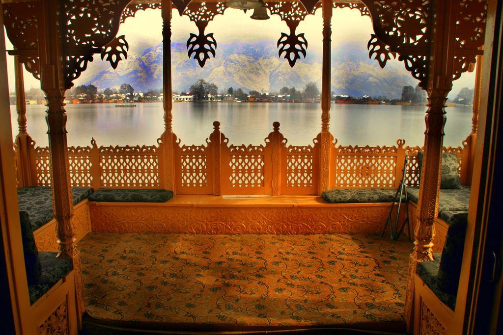 Yadgaar Houseboats Srīnagar Exterior foto