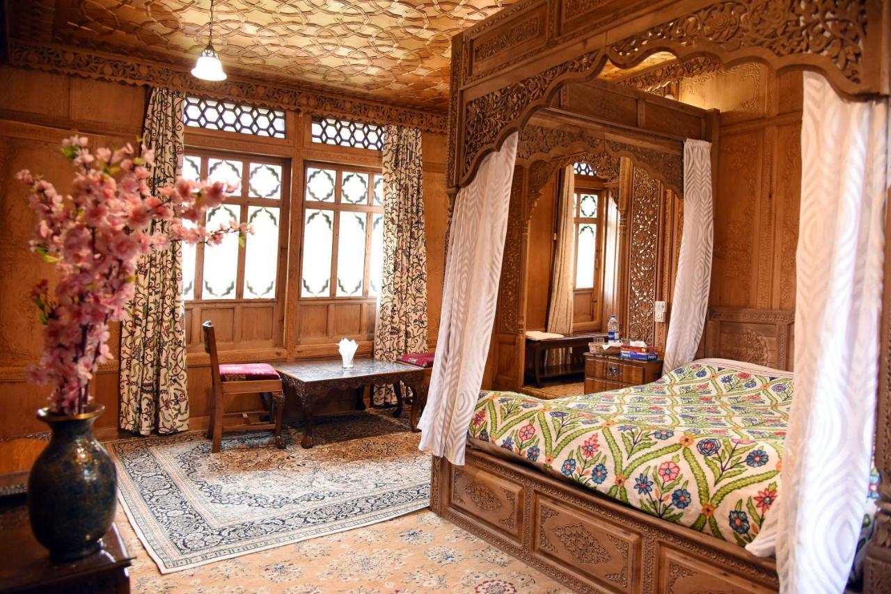 Yadgaar Houseboats Srīnagar Exterior foto