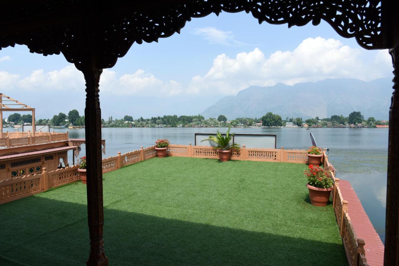 Yadgaar Houseboats Srīnagar Exterior foto