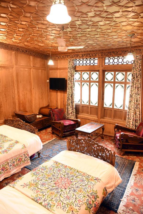 Yadgaar Houseboats Srīnagar Exterior foto